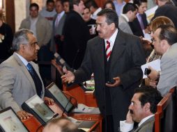 Roberto Marrufo (der) asegura tener pruebas contra Consultora, mientras Raúl Vargas (iz) dice desconocer dichos documentos. ARCHIVO  /