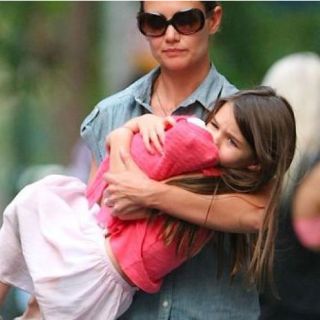 Suri Cruise, hija de Katie Holmes y Tom Cruise asisitirá a un colegio exclusivo