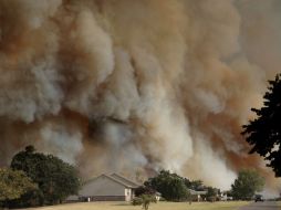 Unas 25 viviendas, una guardería infantil y numerosas instalaciones anexas fueron quemadas por el incendio. AP  /