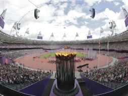 El Comité satisfecho con la ubicación del pebetero aunque no se ve desde afuera del estadio. EFE  /