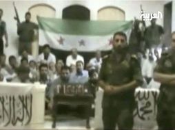 Las imágenes difundidas por el Ejército Libre de Siria muestran al grupo de 48 iraníes custodiados por rebeldes. EFE  /