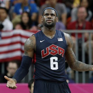 LeBron James rechaza comparaciones con Dream Team