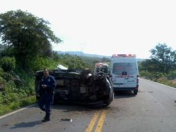 Para atender el siniestro, acudieron Bomberos de Tequila y paramédicos de la Cruz Roja.  /