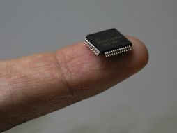 La migración de tarjetas con banda magnética a chip se inició en 1994. ARCHIVO  /