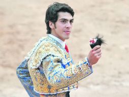Triunfador. Antonio Lomelín cortó una oreja en el primer festejo de la temporada chica en la Plaza México. ESPECIAL  /
