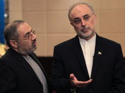 El ministro de Asuntos Exteriores de Irán, Ali Akbar Salehi (d), criticó la política de los países occidentales. EFE  /