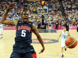 Kevin Durant anotó cuatro triples para romper definitivamente el partido y los sueños argentinos. AP  /