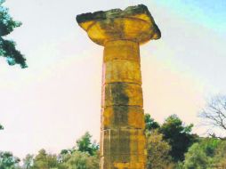 Vestigios. Una de las pocas columnas de la antiquísima Olimpia que permanecen en pie.  /