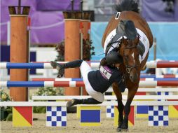 En la prueba ecuestre se pasó de tiempo por caer de su corcel. EFE  /