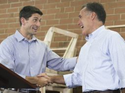La juventud de Paul Ryan (i), de 42 años, parece haber dado confianza a Mitt Romney. AFP  /