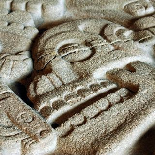 Publica el Fondo de Cultura Económica Escultura monumental mexica