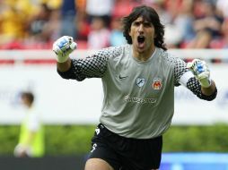 El arquero Federico Vilar celebra el gol ante Chivas en el partido pasado de los michoacanos. ARCHIVO  /