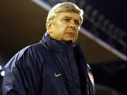 Arsene Wenger no ocultó su tristeza por la marcha del jugador holandés, Robin van Persie. MEXSPORT  /