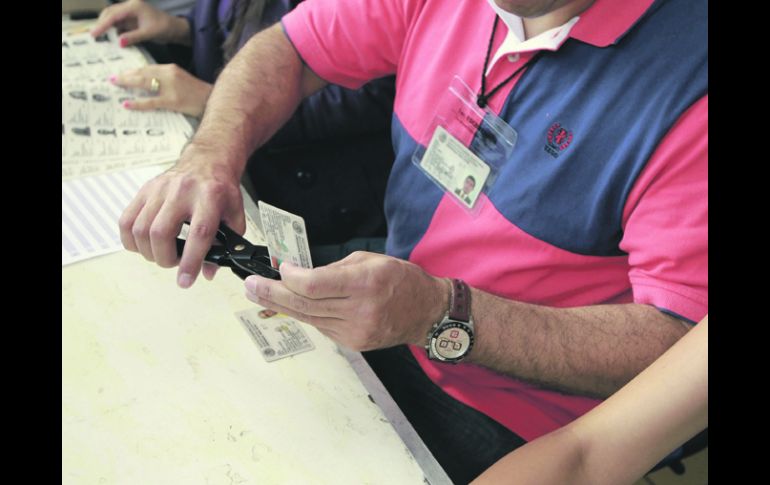 LOS ''OJOS'' DEL PARTIDO. Los representantes del PAN en las casillas son responsables de notificar irregularidades en las elecciones.  /