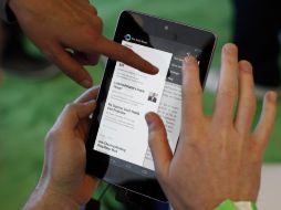 El Estudio muestra que el 34 por ciento de los consultados entra a Internet por medio de los teléfonos móviles en el trabajo. ARCHIVO  /