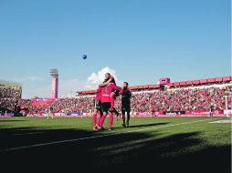 Jugadores de Tijuana celebran el primer gol de Xolos. El cuadro fronterizo ha ganado sus tres partidos como local. STRAFFON IMAGES  /
