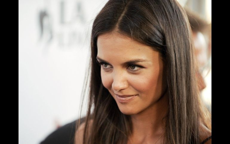 Katie Holmes está apenada con su ex Tom Cruise por la manera en que se ha manejado el asunto de su separación.  /