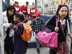 Se espera que alrededor de un millón 700 mil alumnos retornen a clases este lunes en la capital. ARCHIVO  /