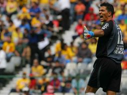 El arquero sabe que tras haber obtenido su primer punto en la Liga MX no se puede “echar las campanas al vuelo”. MEXSPORT  /