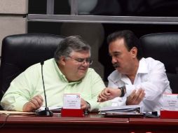 El gobernador del Banco de México, Agustín Carstens y el coordinador del PRI en el Senado, Emilio Gamboa Patrón. NTX  /