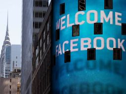 Las acciones de Facebook han bajajo casi el 50% frente a su precio inicial de mayo. ARCHIVO  /