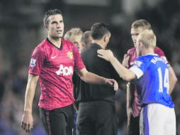 Robin van Persie entró de cambio en el minuto 67, pero tocó pocos balones y no generó peligro significativo en la portería enemiga. AP.  /