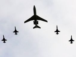 Elementos del Ejército y Fuerza Aérea Mexicanos ensayaron las acrobacias y formaciones aéreas. AFP  /
