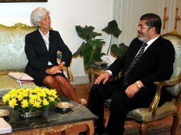 El presidente egipcio Morsi durante el encuentro con la directora gerente del FMI, Christine Lagarde. EFE  /