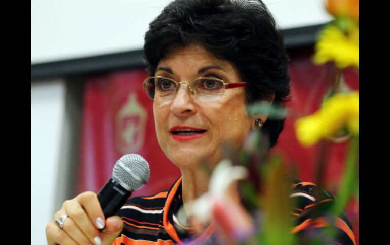 Morfín presentó su cuarto libro de poesía ''Tiempo de Plantar Olivos''.  /