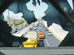 Todos los lugares. Las imágenes de líneas de automóviles son cuadros que casi todos los días podemos contemplar en la metrópoli  /