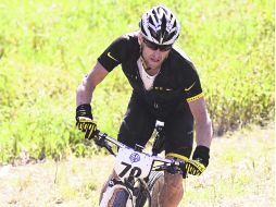 Lance Armstrong participó en una competencia de ciclismo de montaña, con un trayecto de 57 kilómetros. AFP  /