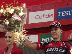 El pedalista belga Philippe Gilbert, celebra su posición en primer lugar de la novena etapa. EFE  /