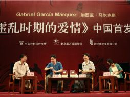 Personajes de la literatura china, presentando la obra de Gabriel García Márquez. EFE  /