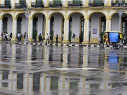 Aunque la tormenta se alejó de Cuba, continúa afectando al país con lluvias, vientos e inundaciones costeras. REUTERS  /