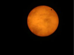 Se encontró un sistema circumbinario y multiplanetario, en el que más de un planeta orbita alrededor de dos soles. ARCHIVO  /