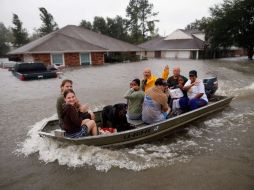 Rescatistas transportan a residentes afectados por el Huracán ''Isaac'' en LaPlace, Luisiana. AFP  /