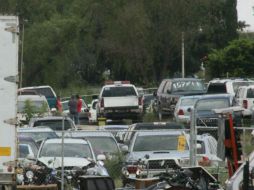 Agentes de la División de Homicidios Intencionales de la PGJEJ llegaron al lugar para iniciar con las investigaciones.  /