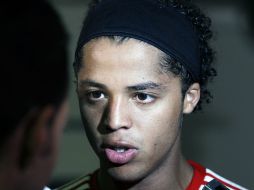 El delantero mexicano deja el futbol inglés, en el que no tuvo muchos minutos de juego. ARCHIVO  /