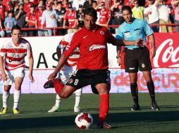 Alfredo Moreno fue el autro del primer gol del partido por la vía del penal. MEXSPORT  /