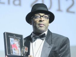 Para el recuerdo. Lee obtuvo el reconocimiento Jaeger-LeCoultre Glory en la gala del viernes.  /