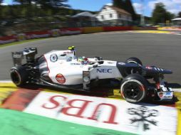 Sergio Pérez durante la tercera sesión de entrenamientos libres en el circuito de Spa-Francorchamps, en Bélgica. EFE  /