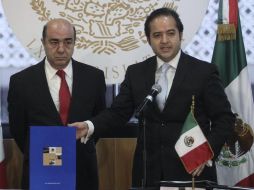 Alejandro Poiré, secretario de Gobernación, entregó en representación del Presidente Calderón el Sexto Informe de Gobierno. EFE  /