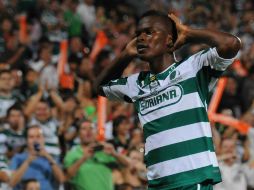 Darwin Quintero anotó dos goles en la victoria del Santos. MEXSPORT  /