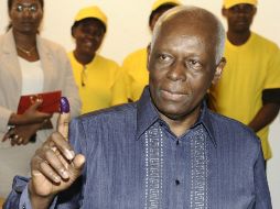 José Eduardo dos Santos ha estado en el poder desde hace 33 años. AFP  /