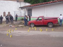 En el lugar de la agresión quedaron más de 50 cascajos de bala al parecer corresponden a ''cuerno de chivo''.  /