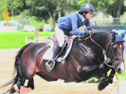 Ivonne Balz, montando a “Unique Star”, completó el desempate de la prueba estelar con un tiempo de 38.69 segundos y sin penalizaciones.  /