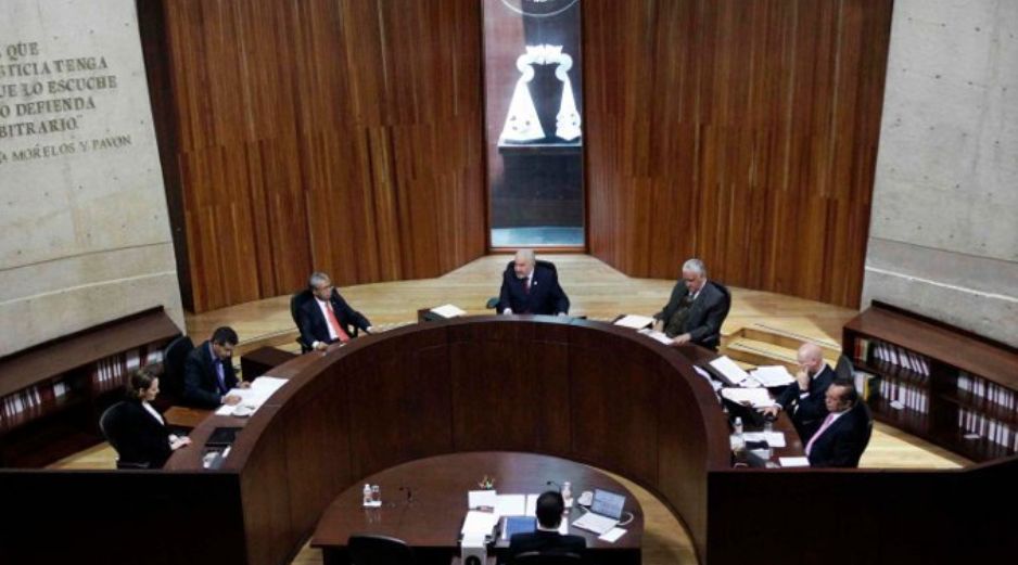 En sesión pública, los magistrados electorales niegan al PRI retirar esos mensajes como medida cautelar. ARCHIVO  /