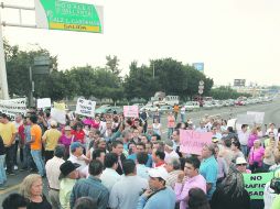 Medida de presión. Vecinos del Fraccionamiento Revolución demandan medidas urgentes y drásticas para evitar más tragedias.  /