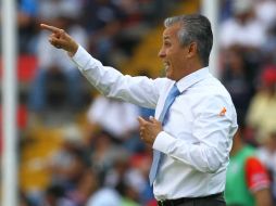 Al ser presentado, Bueno dice que es capaz de salvar al equipo. ARCHIVO  /