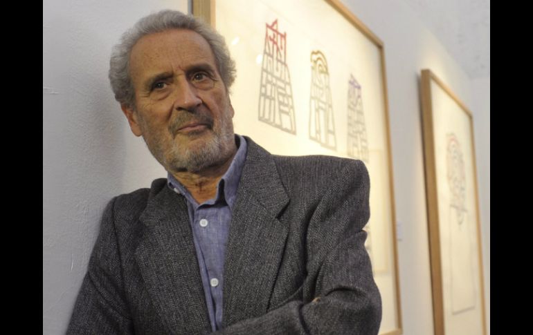 El artista mexicano de origen español Vicente Rojo, en la muestra ''Encuentros: Papel, metal y barro''. EFE  /